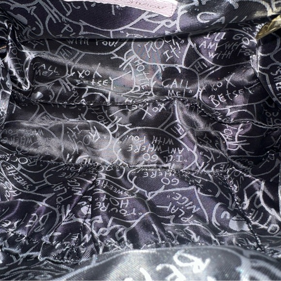 Betsey Johnson • Beautiful White Floral Crossbody Purse Shoulder Purse Heart - Picture 7 of 12